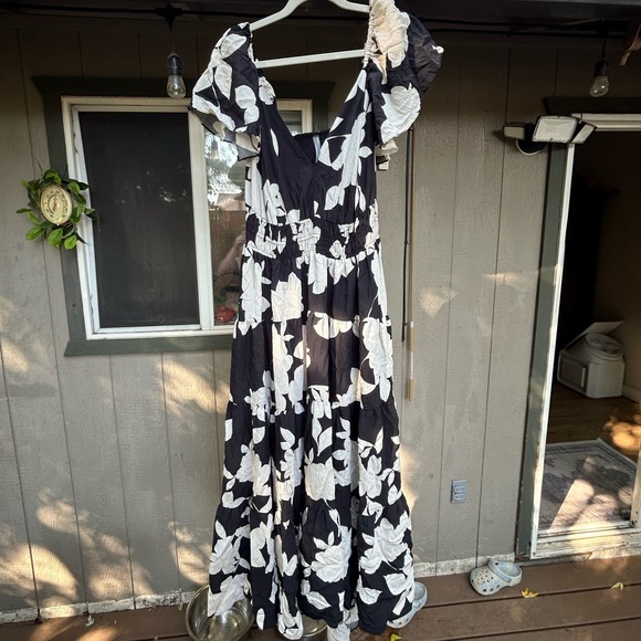 The Silverlake Flutter-Sleeve Dress 1x - Picture 4 of 6